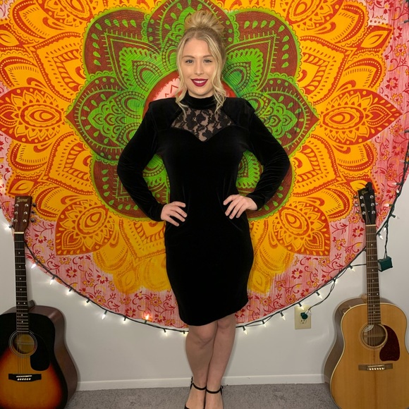 Vintage 1980’s black velvet dress - Picture 4 of 8